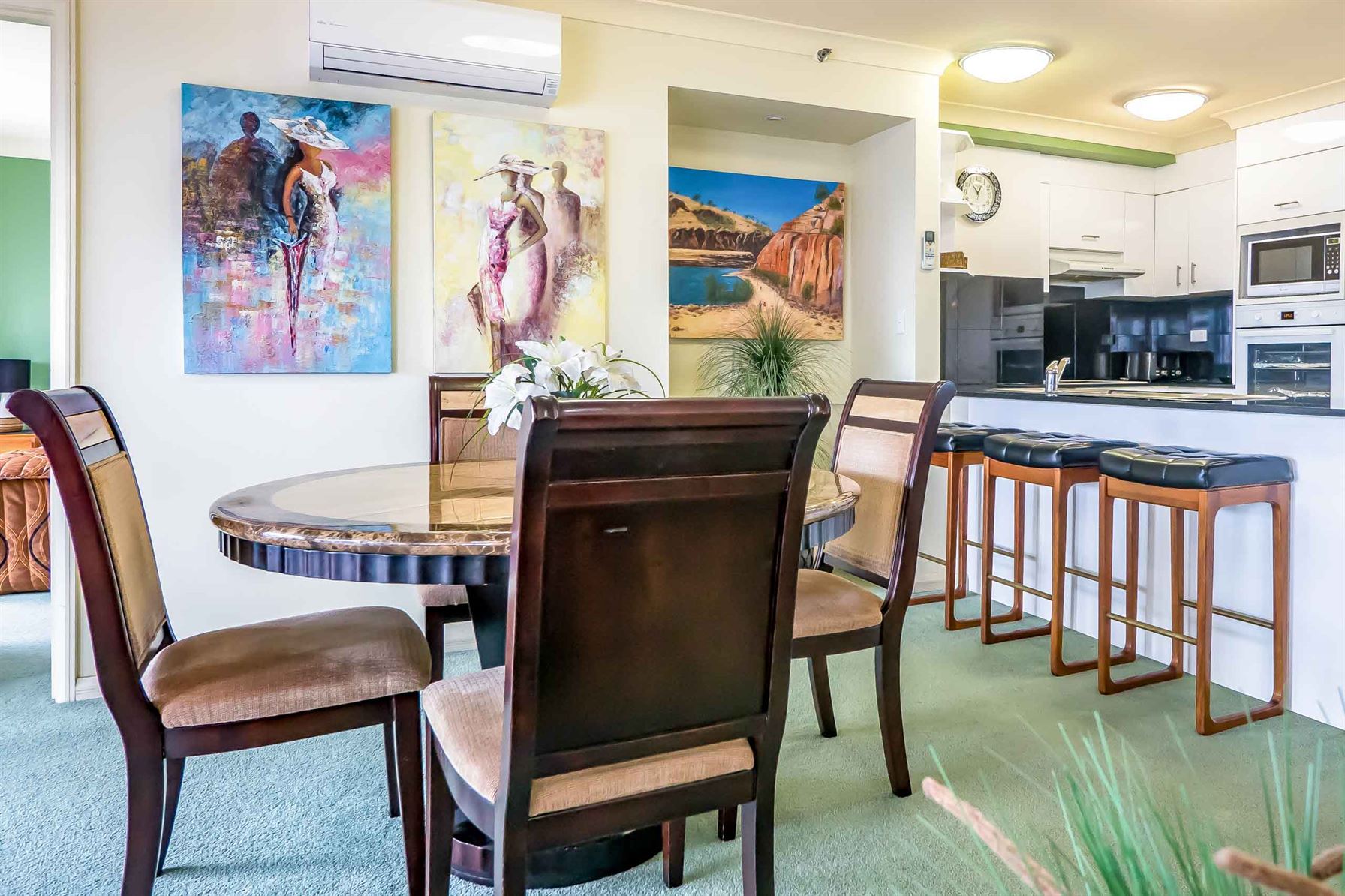 Apartments Victoria Square Apartments