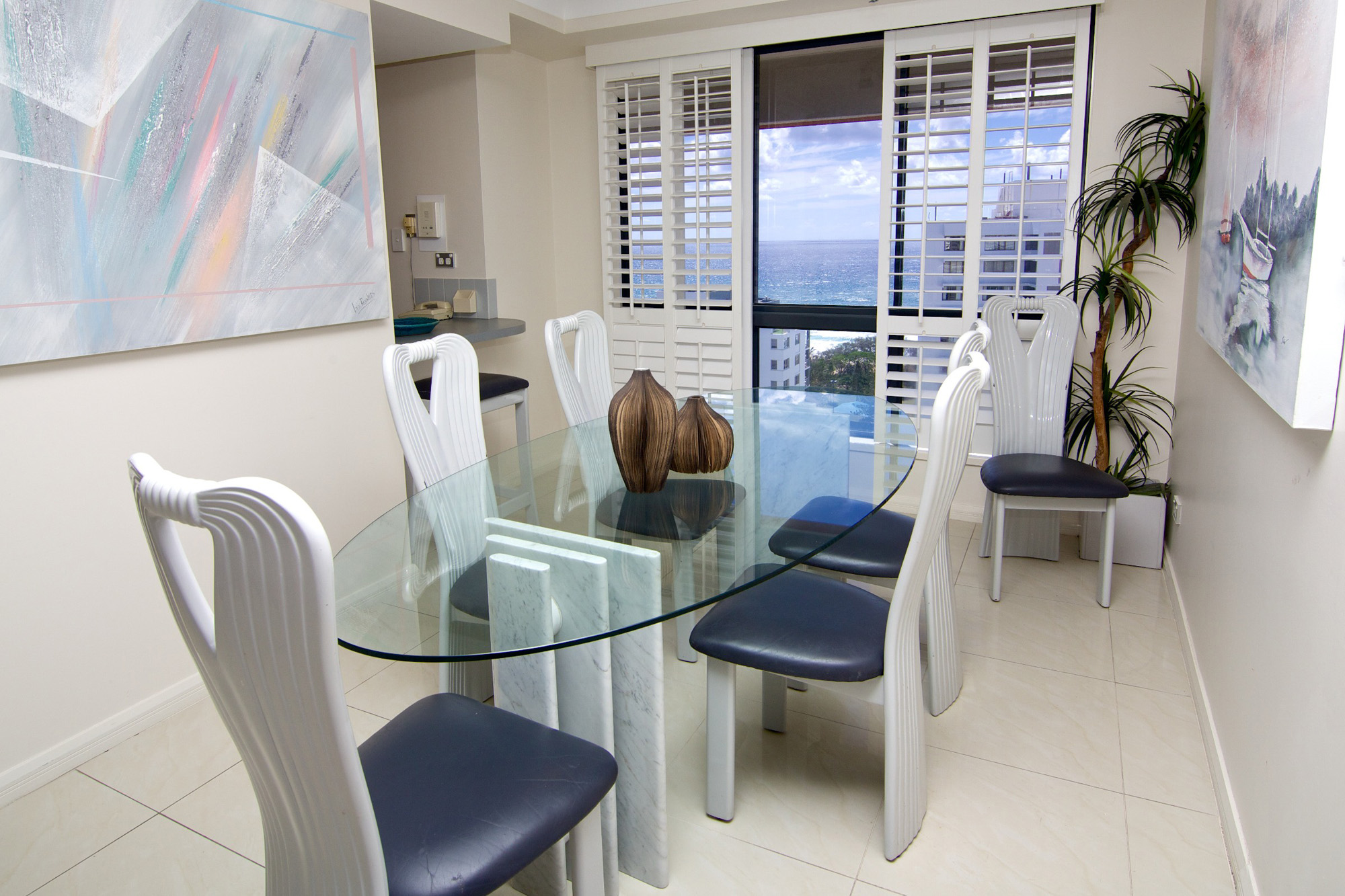 Victoria Square Apartments Dining