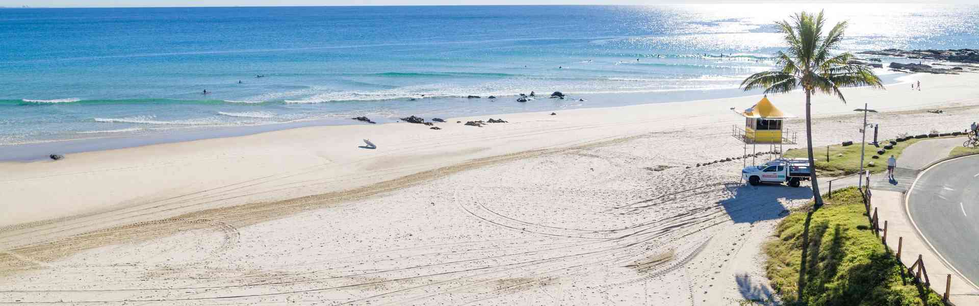 surfers-for-free-near-victoria-square Free patrolled Gold Coast beach near Victoria Square Apartments, one of the free things to do in Surfers Paradise